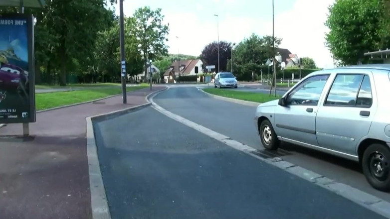 Nude in France: Max je zván k šukání sexy milfky na jednu noc