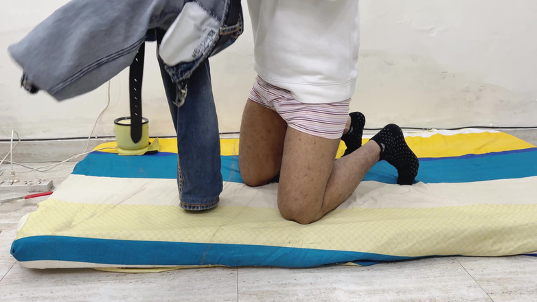 Hornycouple149: "Kan du göra mig en tjänst?!" ber den busiga styvbror...