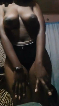 Dildoqueen Masturbating