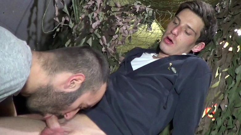 French Twinks Amator videos: Geamănul francez Dorian futut fără prezervativ de o heterosexuală curioasă...