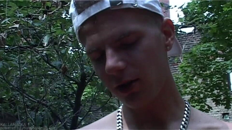 Young Bastards: Chav Twinks büyük yük çekiyor