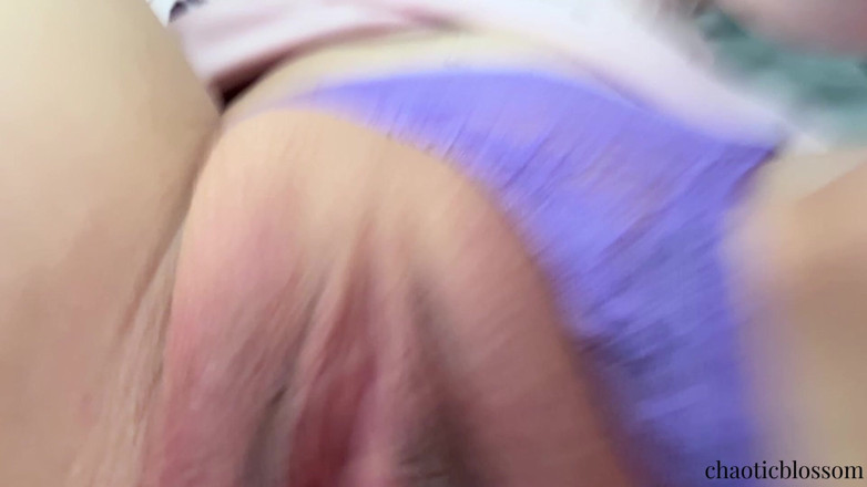 Chaoticblossom: Masturbating MILF Giantess Accidental Pussy