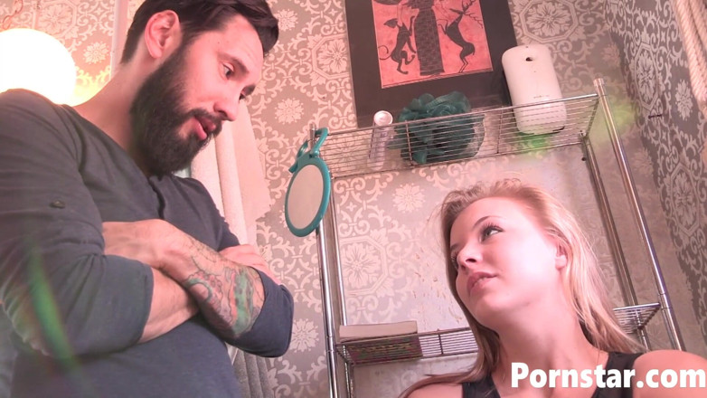 Pornstars: 小さな義理の娘レクシー・デイビスはstepdaddyのペニスを吸う