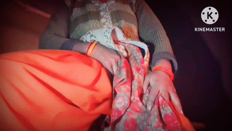 TricolorMusic3: Beim Shooting masturbiert sie von oben, niemand kann deswegen nackt...