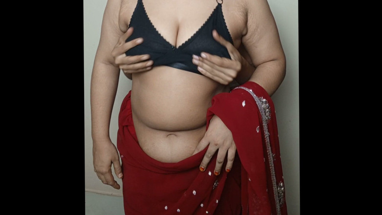 Nadiyabd: Beautiful Girl Red Saree Big Boobs Press - Indian Desi Hot...