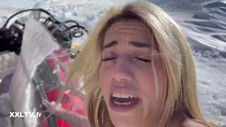 XXLTVFR: Snowy Sex Break
