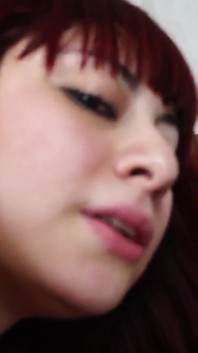 Ragazza rossa viene sbattuta e ingoia sperma