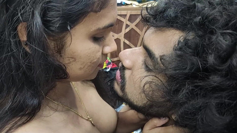 Vaigavarun45: Malayali casal quente romance com peitos chupam