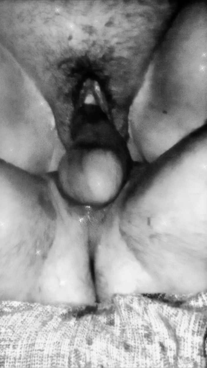 Lily & Theo: Meine Frau reitet und überflutet das gesamte Sofa mit ihrer Lust,...