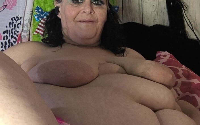 HerculesnVENUS: Ligotée dans une bite rose monstrueuse, ça va faire un clin...