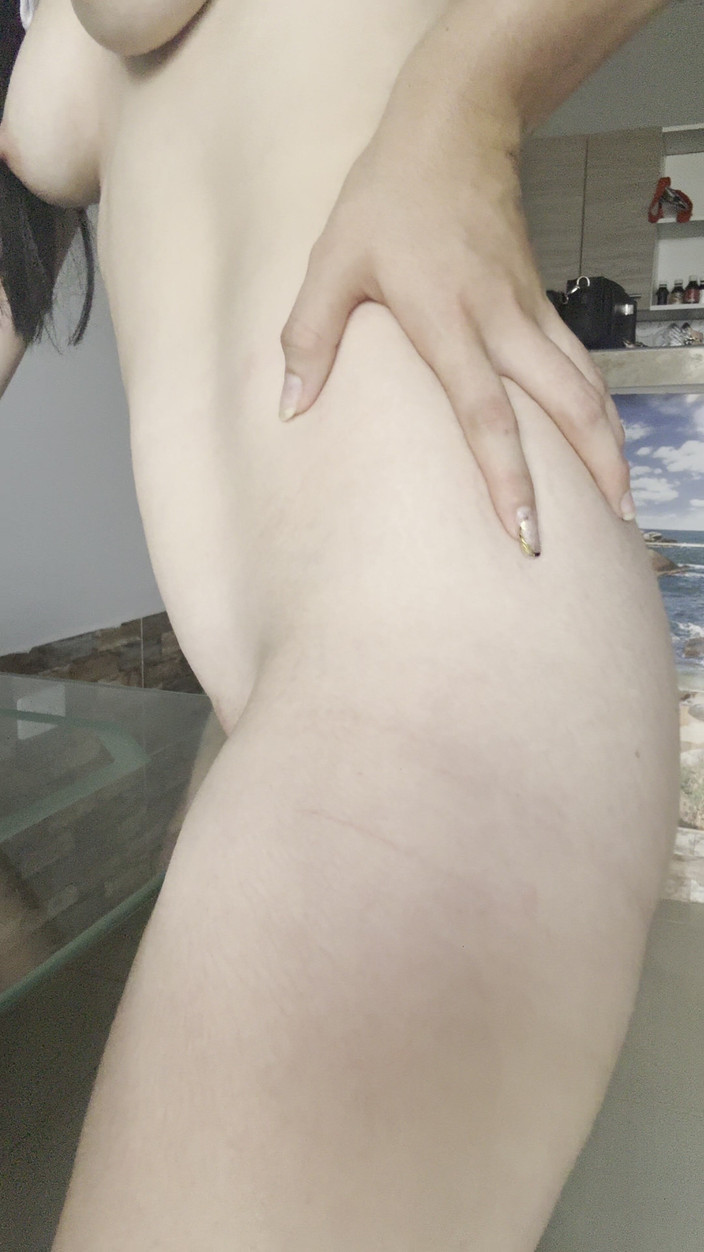 camilita111: Comme c’est délicieux de frotter mon vagin au bout de...