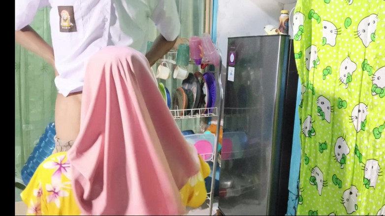 Rania: Давай, перш ніж піти в коледж, кохана