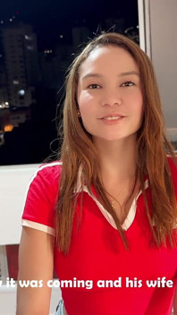 女佣暗中渴望她的老板——一位飞机飞行员;他妻子不在家，想怀上他。