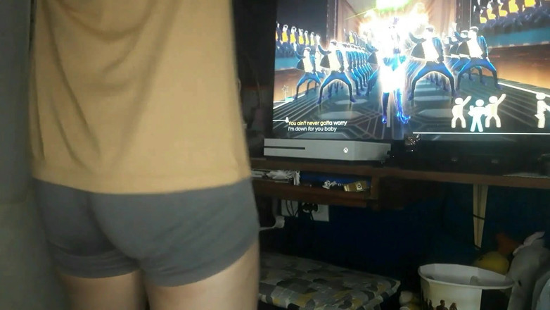 Little Ant2: 彼女が自慰しているのを見つけた