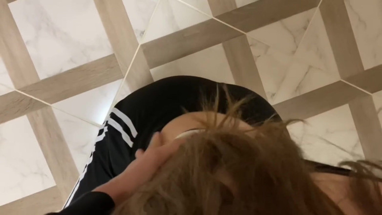 teenstep: Ich Traf Meinen Jungen Nachbarn Im Aufzug Und Lutschte Seinen...