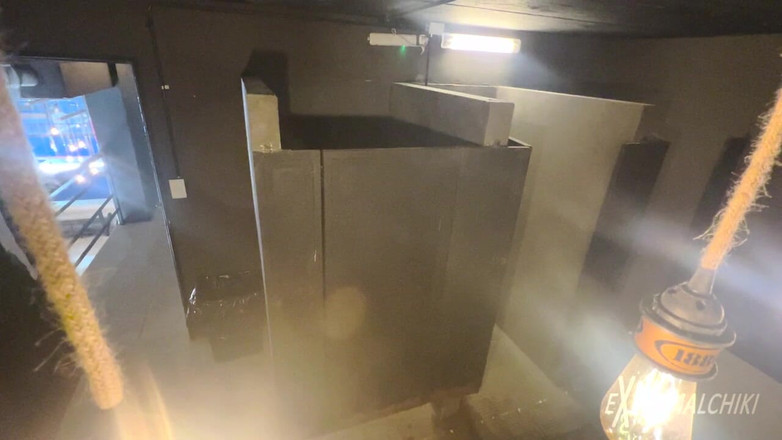 Extremalchiki: Tenis soyunma odası mastürbasyon