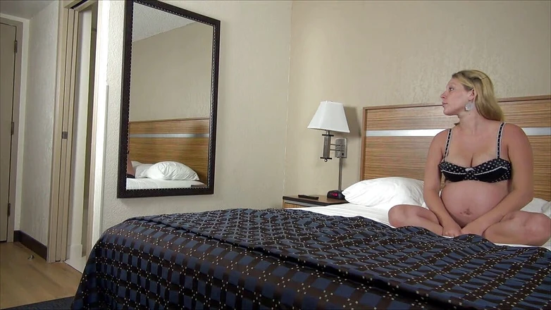 Strange Productions: Предначертанный чат Nikki-Mae за кулисами