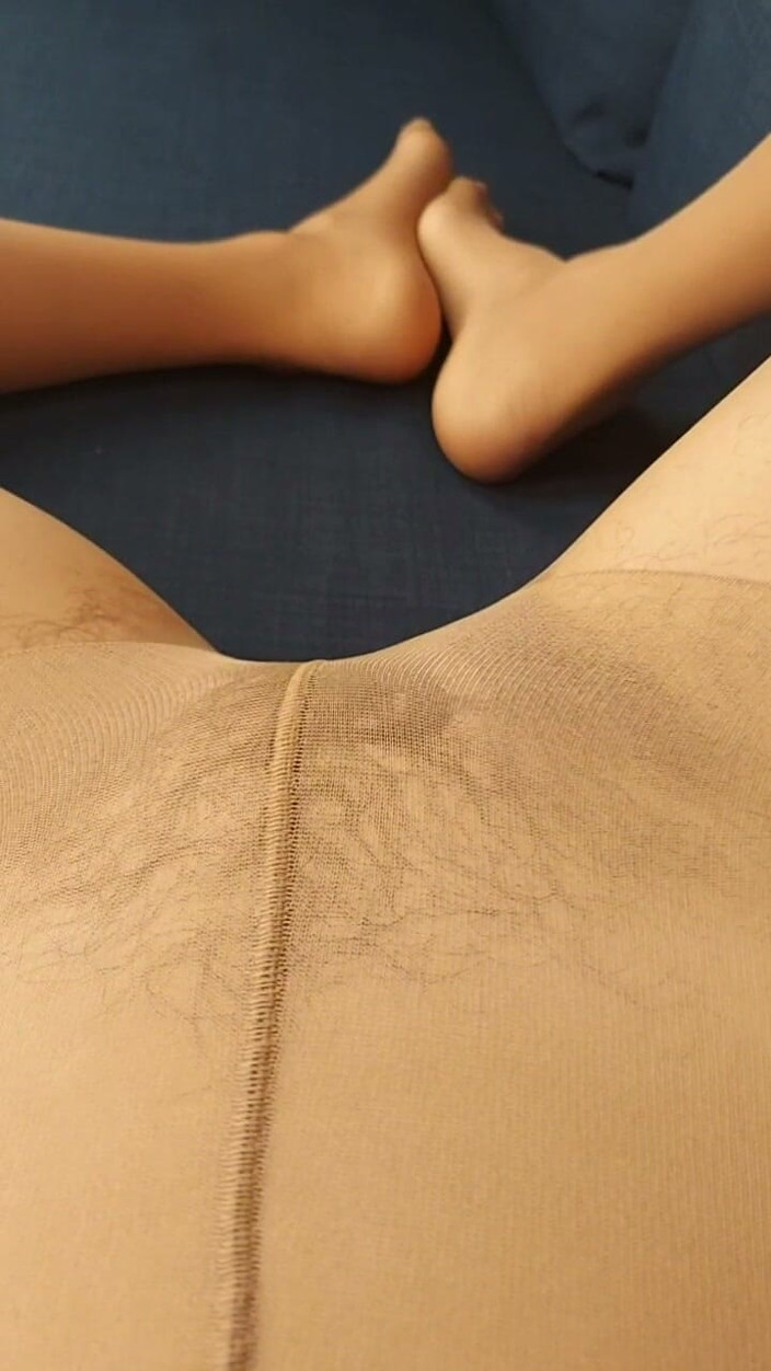 GinnaGg: Curls Shine Through Tights, Hairy Pussy in Tights