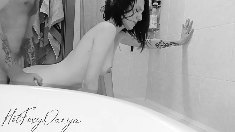 HotFoxyDarya: Il mio primo sesso anale, rude e con il finale...