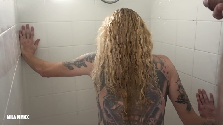 Mila Mynx: Mein haar-pflegegeheimnis für perfekte locken ist pisse!