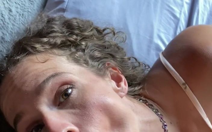 VibeWithMommy: Bukankah seharusnya melakukan ini di rumah teman-temanku tapi uhh mereka...