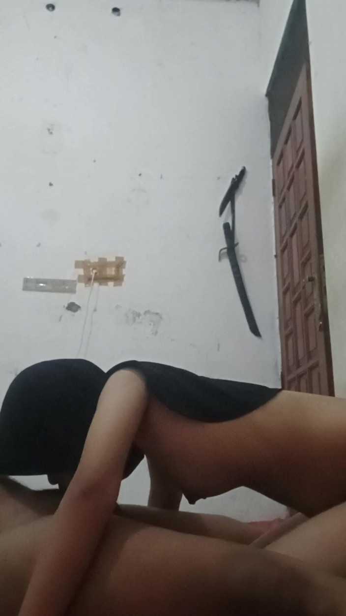 Theresia Nirvana: Studentă de 18 ani cu voală hijab care face hiper-sex
