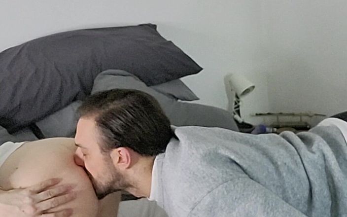 Twotwinkhusbands: 흑인 대물 자지에게 따먹히는 영국 창녀