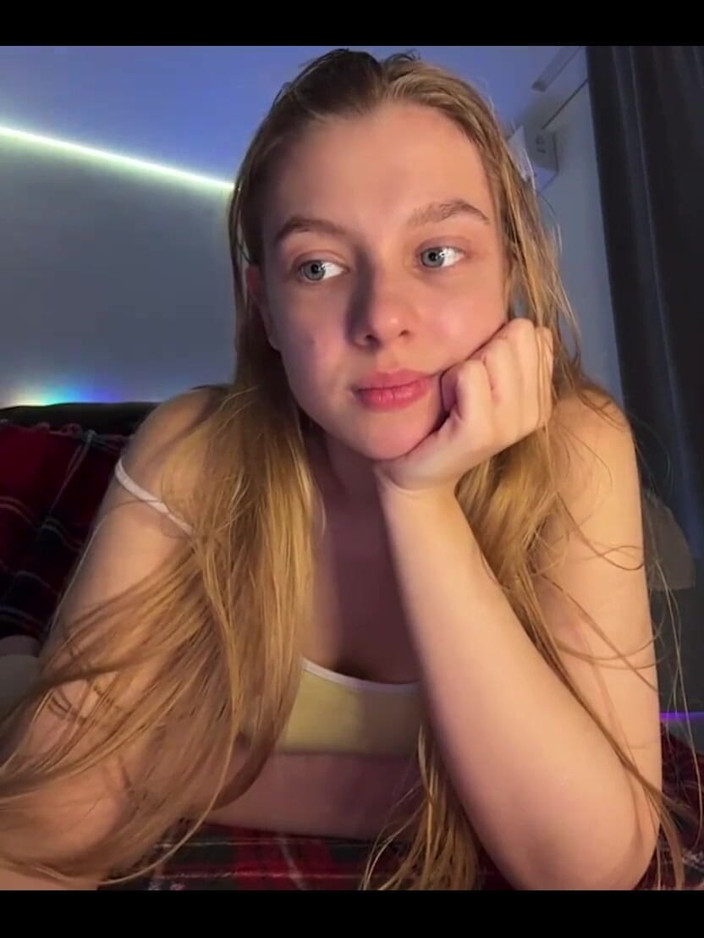 JuiceLussie: Natural Tits Playing and Pussy Fingering
