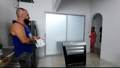 markus: Můj nevlastní syn mě šuká v kuchyni - Porno ve španělštině