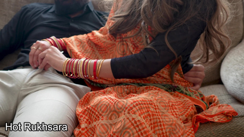 hot_rukhsara: La moglie traditrice racconta alla storia del marito del sesso...