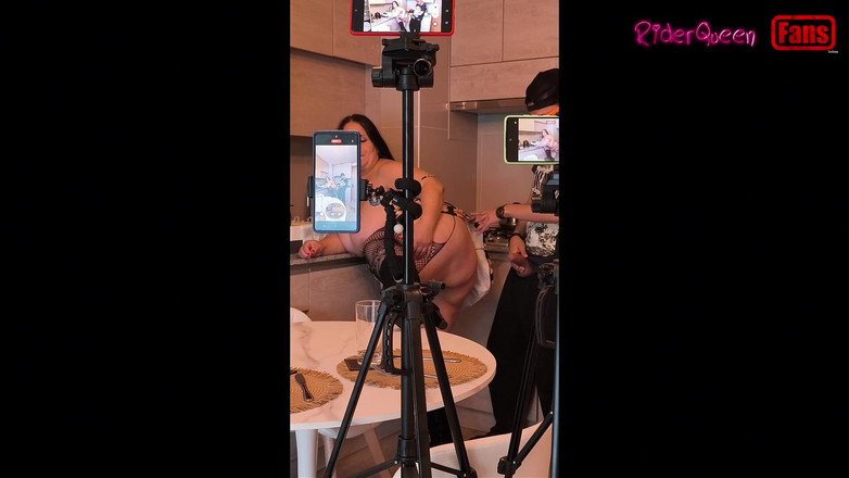 Riderqueen: 粉丝视频 - 继子在厨房拜访继母