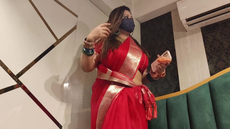 IndianMyra07: Indiana madrasta pegou seu enteado masturbando com sua calcinha e...