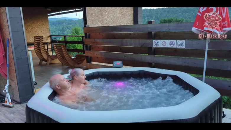 Kd Black Rose: Tiempo de juego en el jacuzzi - relajante amor en el...