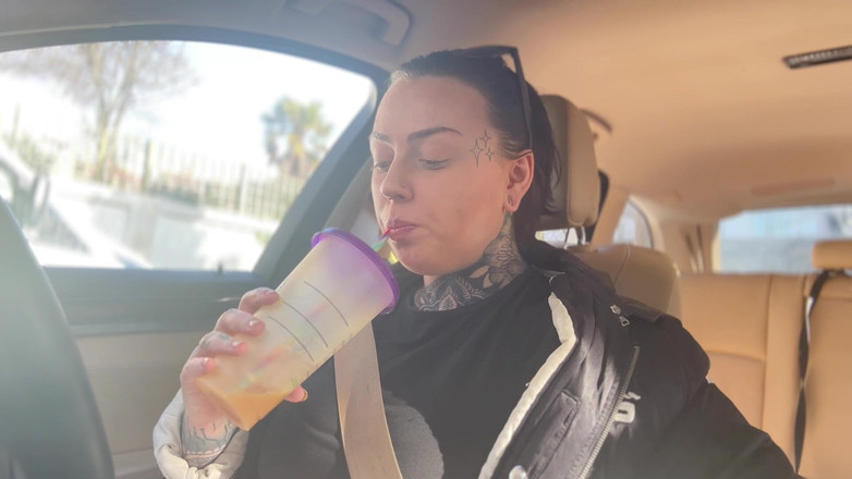 Miss Valentina: Fetisjfreak met veiligheidsgordel