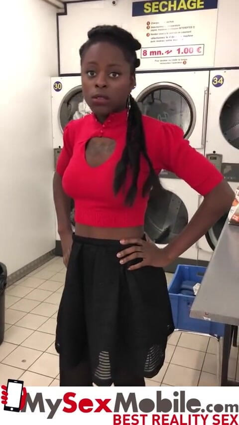 MySexMobile: Ebony girl picked up in launderette for intense sex