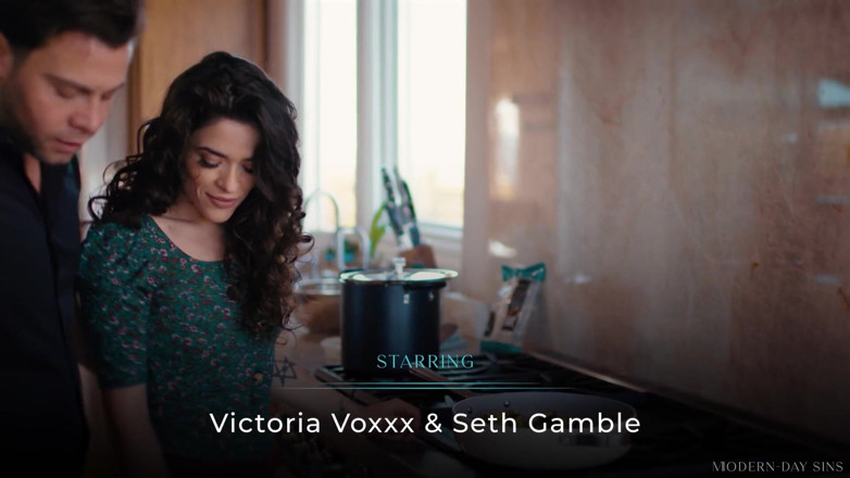 Modern-Day Sins: Modern-day Sins - Victoria Voxxx, femme mariée à deux heures, utilise gratuitement...