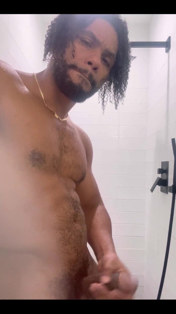 Tony Genius: Spectacol privat la duș