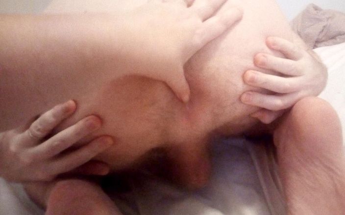 Sex hub couple: Jen Johns की गांड में उंगली कर रही है
