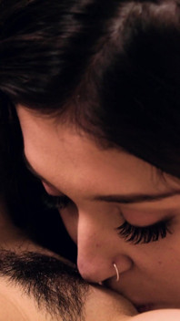 Girlsway - Îngrijirea lui Kristen Scott ia virginitatea surorii vitrege Sia Lust pentru a ajuta la relaxare