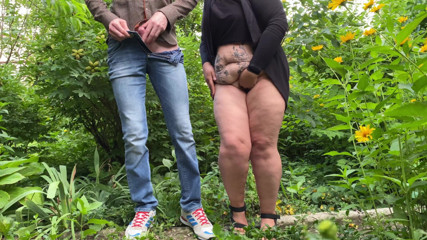 OurFetishLife: Outdoor-masturbierende milf mit sexy bauch brachte mich aus ihrem handjob...