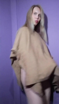 Er berührt mich unter dem Poncho