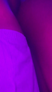 Teen da đen nóng bỏng chảy tràn tinh dịch với âm hộ bị bôi đen bởi con cu bbc không thể chống lại âm vật nắm tay khi cô ấy ra ngoài phòng tắm pov
