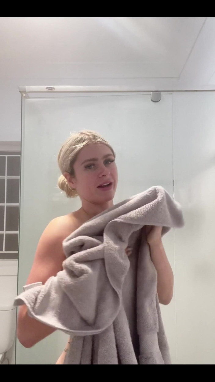 aus_queen: Come Join Me in the Shower