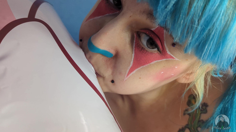 Alice Bean: Giant inflatable unicorn parte 2