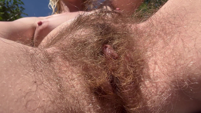 Cuteblonde666: Nud plajă afară și arătându-mi pizda păroasă