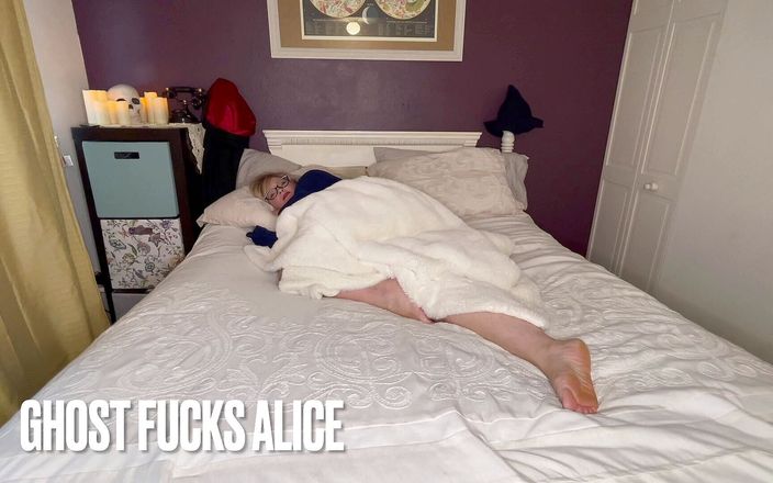 Alice Stone: Ghost sluipt binnen en geeft Alice harde orgasmes
