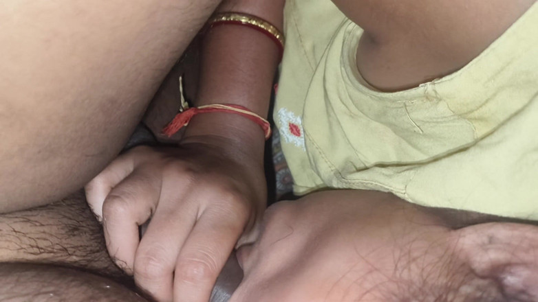 Angelmona: Desi dziewczyna ręczna robota w domu