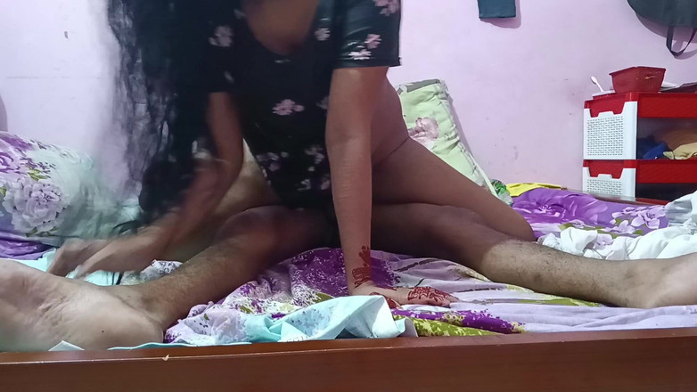 deshivairalvabi: हॉट सौतेली बहन घर आती है जब मैं घर पर अकेली थी