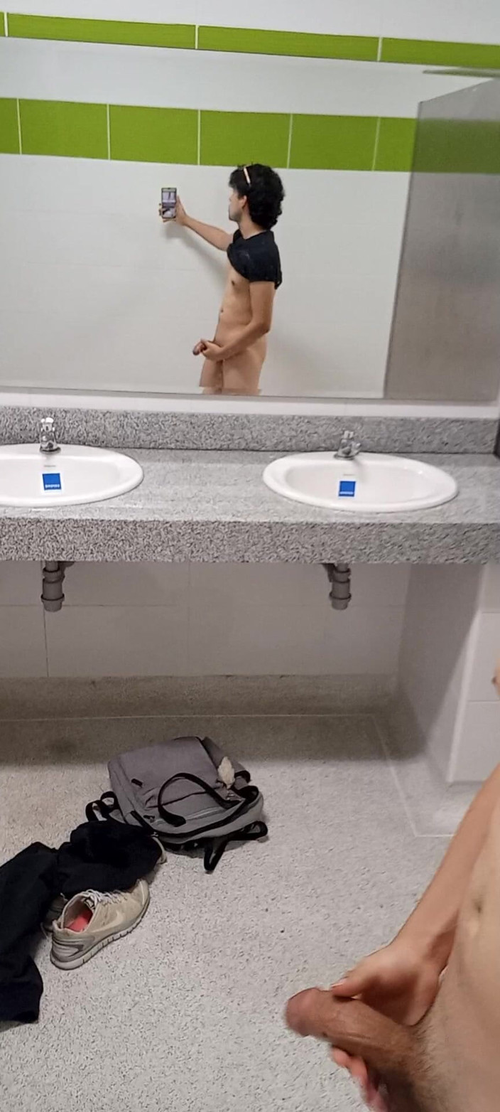 Diego_latinboy: เฟติชในห้องน้ําโกลเด้นเรนชาวเวอร์น้ําแตก