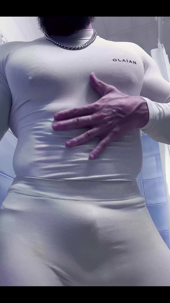 Mister Stone: 스판덱스의 두꺼운 근육을 봐!